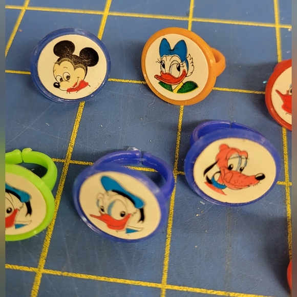 Vintage Disney Character Kids Toy Rings Set of 7 Collectibles - Picture 2 of 5